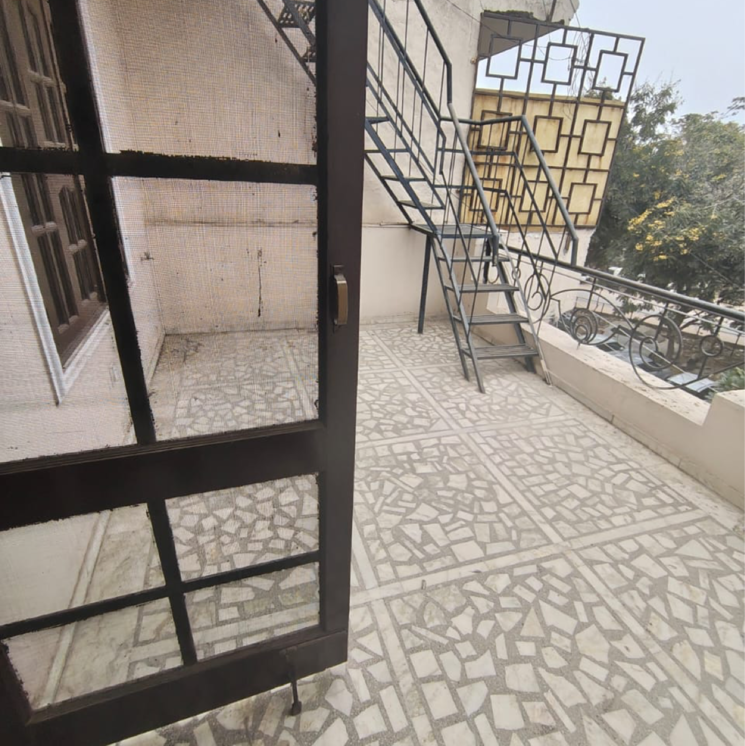 Balcony, unitech-cyber-park 2 Bedroom 161 Sq.Yd. Builder Floor In Durga Colony Gurgaon 9785439