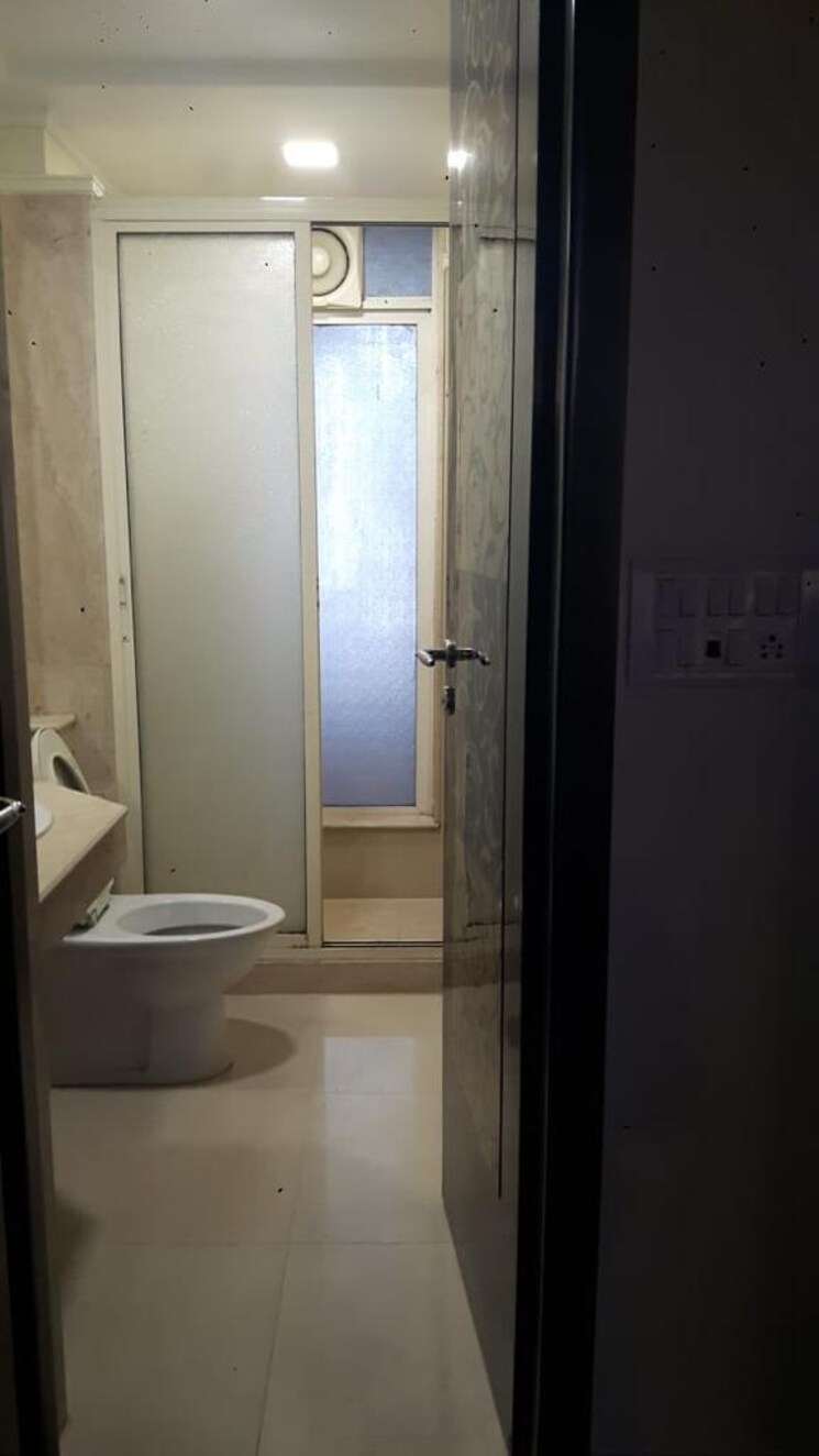 Bathroom, hiranandani-gardens-eldora 3 Bedroom 1400 Sq.Ft. Apartment In Powai Mumbai 9785476