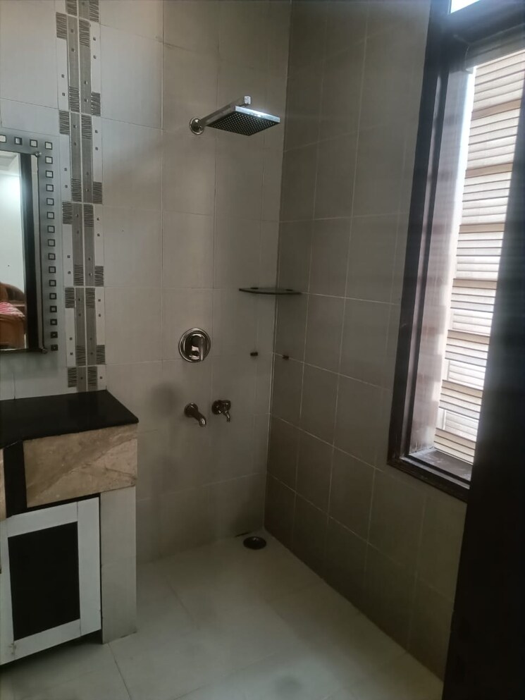 Bathroom, rwa-apartments-sector-52 3 Bedroom 2000 Sq.Ft. Builder Floor In Sector 52 Noida 9785821