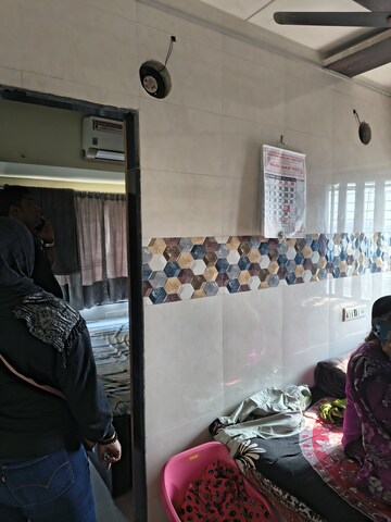 Master Bedroom in 1 BHK Apartment at Kurla West – for Rent