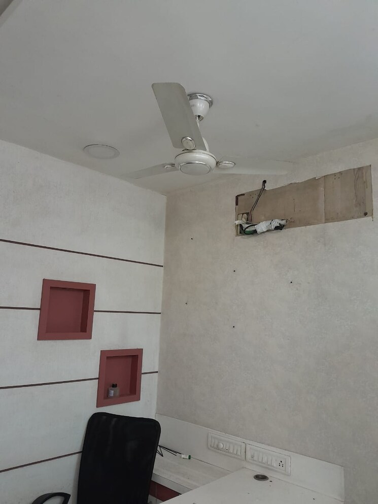 Bathroom, kanakia-discovery Commercial Shop 225 Sq.Ft. In Borivali East Mumbai 9786059