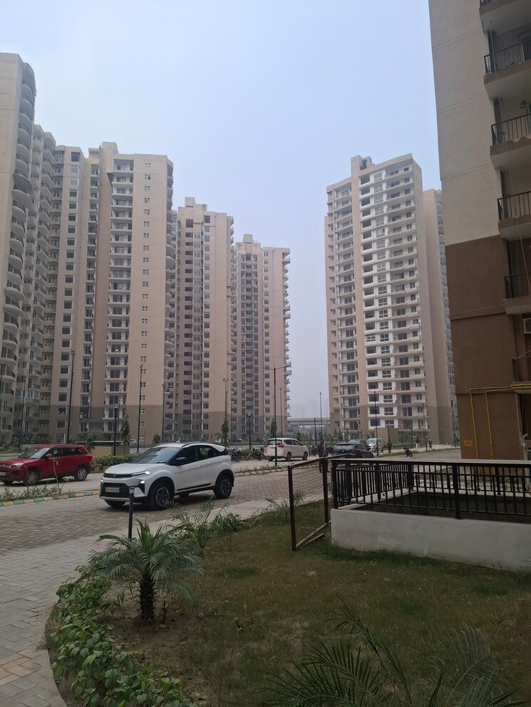 Exterior View, amrapali-heartbeat-city 2 Bedroom 1195 Sq.Ft. Apartment In Sector 107 Noida 9786070