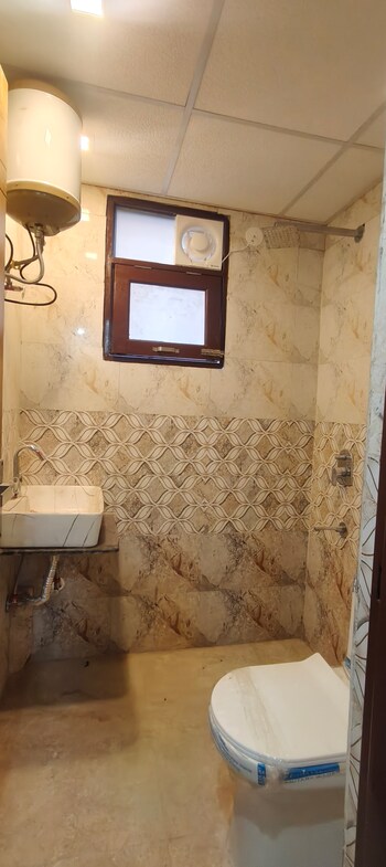 2 BHK Builder Floor for Rent in Chattarpur, Delhi