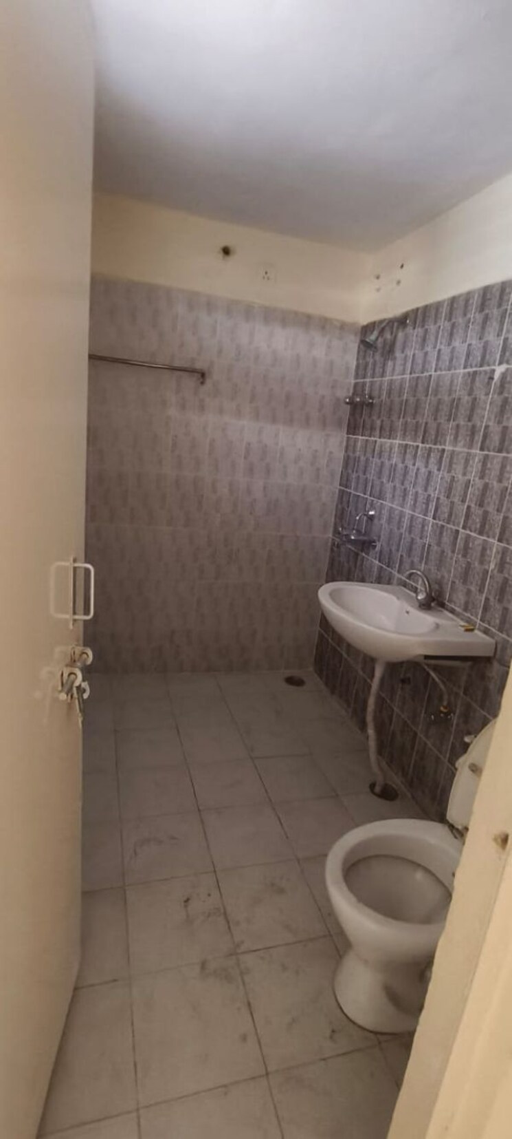 Bathroom, rohini-apartment 2 Bedroom 1000 Sq.Ft. Apartment In Gomti Nagar Lucknow 9786064
