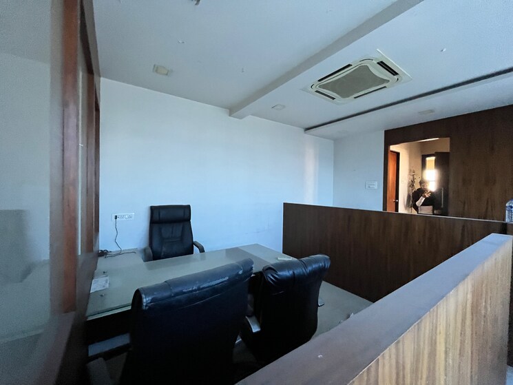 Team Area, 360-degree-business-park Commercial Office Space 470 Sq.Ft. In Kamgar Colony Mumbai 9786426
