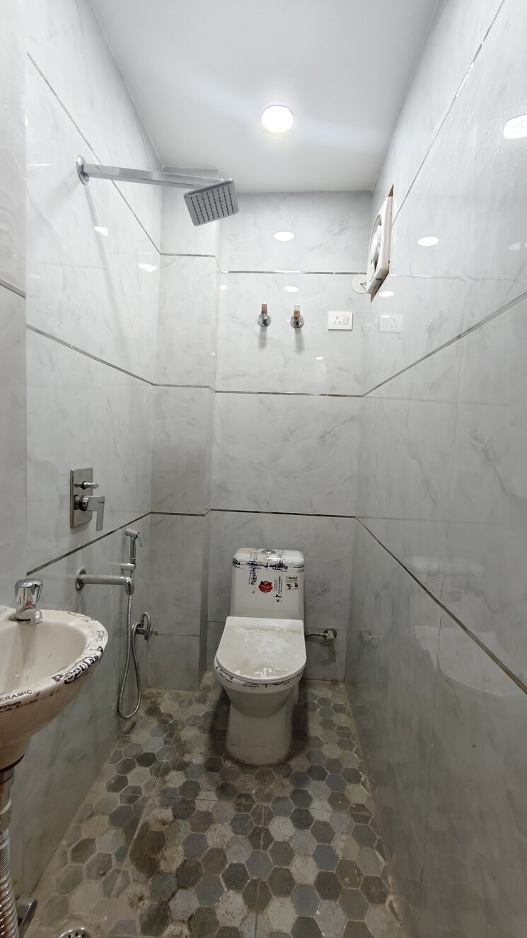 Bathroom, govindpuri 2 Bedroom 650 Sq.Ft. Builder Floor In Govindpuri Delhi 9786454