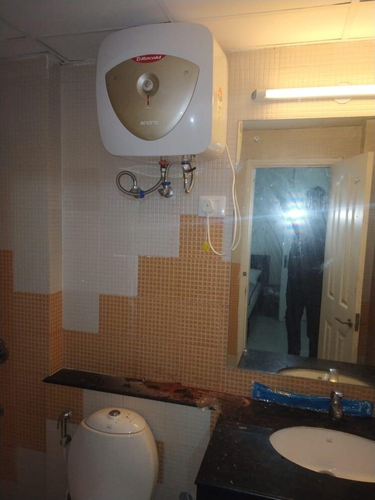 Bathroom, bptp-mansions-park-prime 5 Bedroom 3675 Sq.Ft. Apartment In Sector 66 Gurgaon 9786747