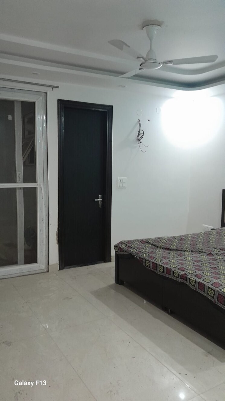 Room, sector 8 dwarka 3 Bedroom 1900 Sq.Ft. Builder Floor In Sector 8 Dwarka Delhi 9786861
