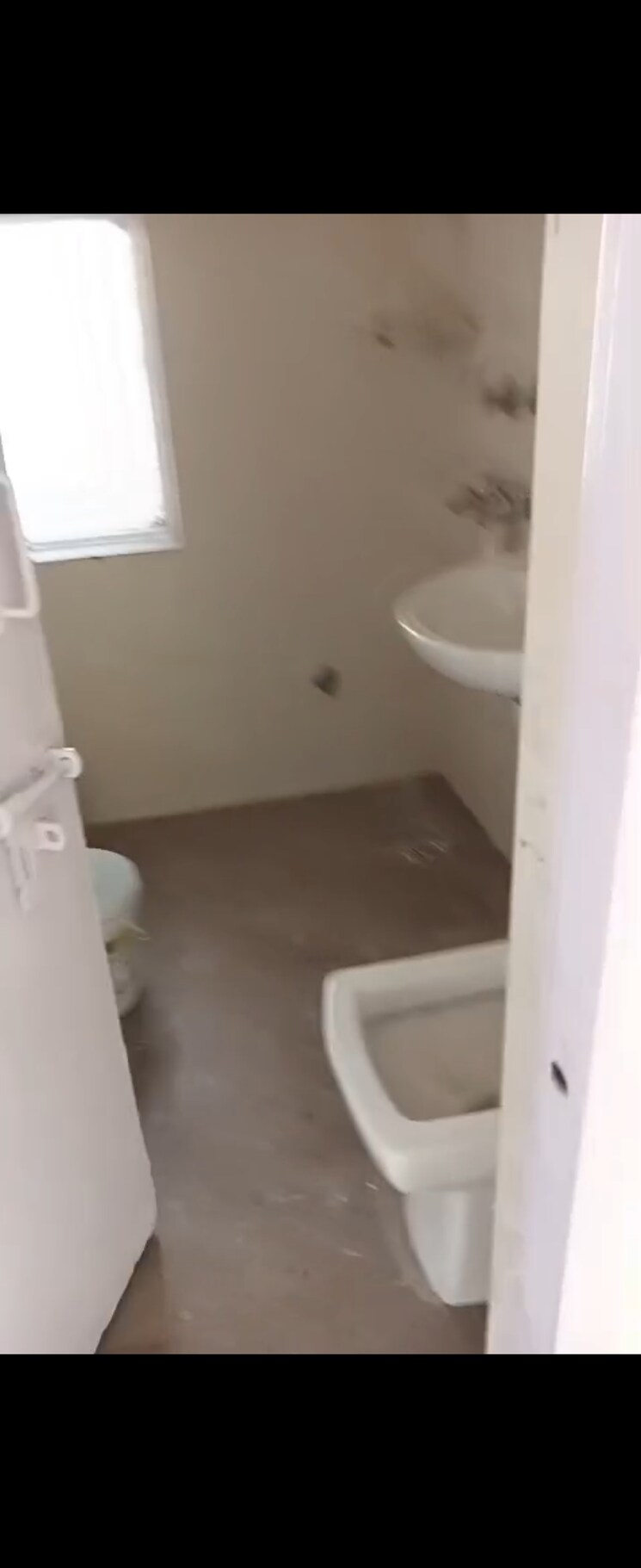 Bathroom, sector 10 dwarka 2 Bedroom 1550 Sq.Ft. Apartment In Sector 10 Dwarka Delhi 9786855