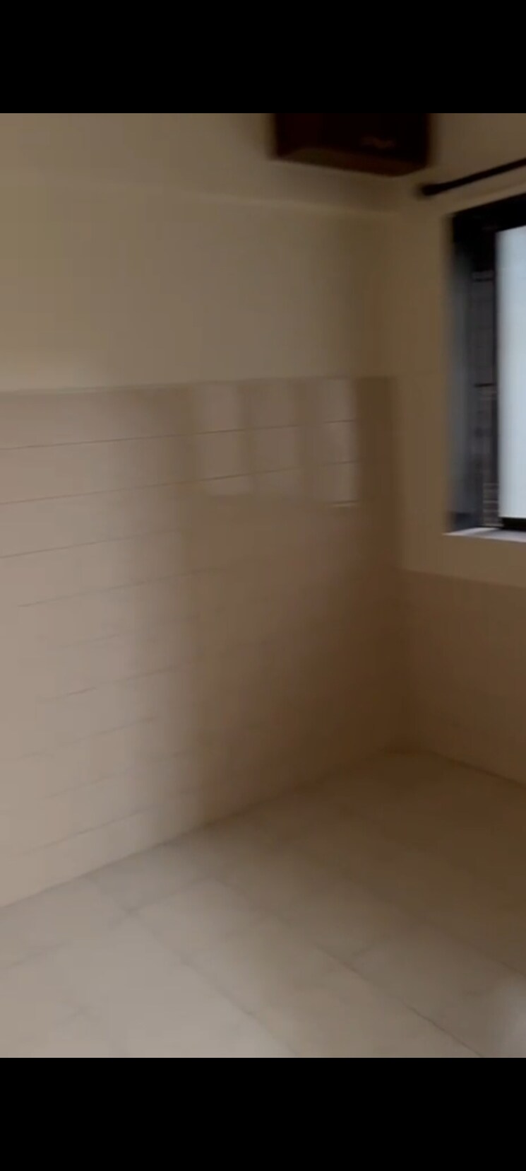 Room, vile parle east 1.5 Bedroom 600 Sq.Ft. Apartment In Vile Parle East Mumbai 9786851