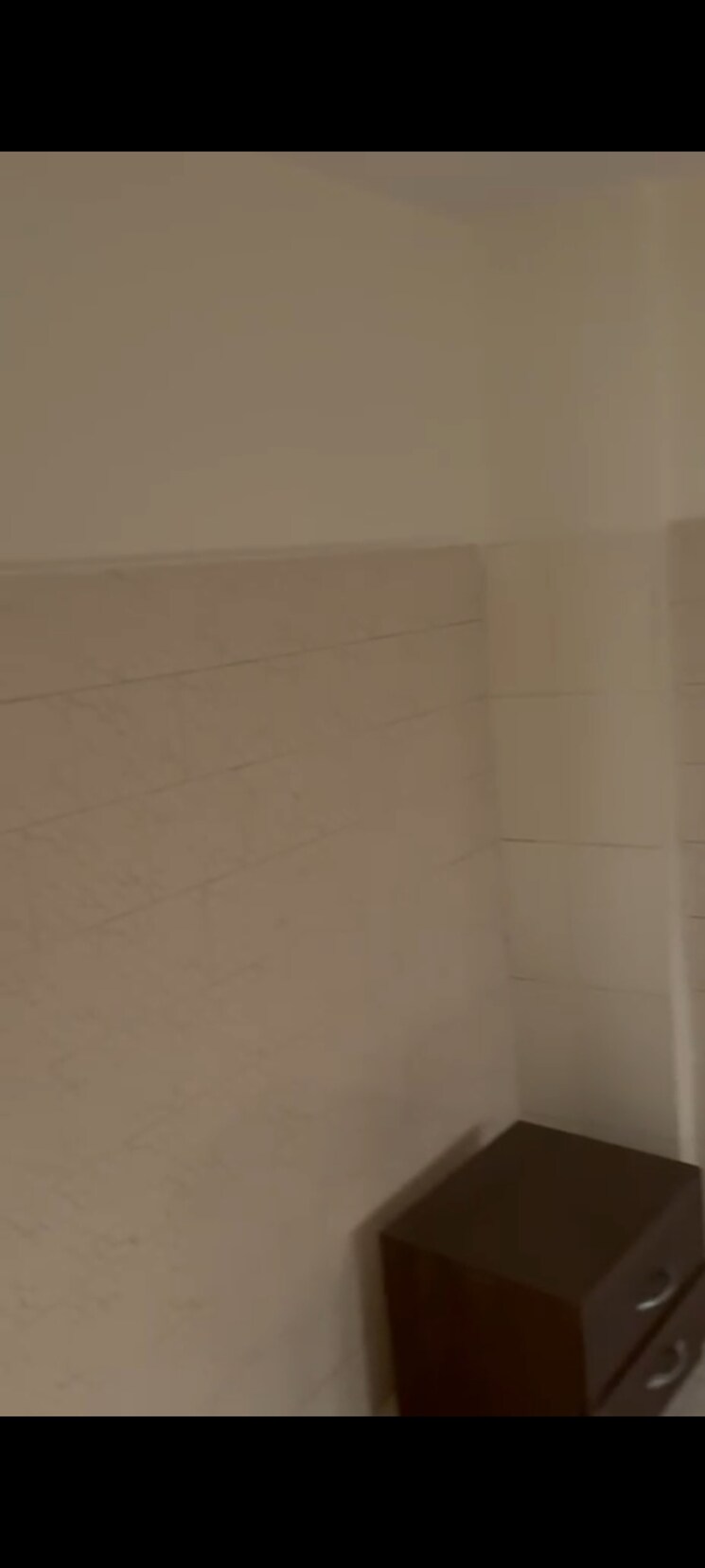 Room, vile parle east 1.5 Bedroom 600 Sq.Ft. Apartment In Vile Parle East Mumbai 9786851