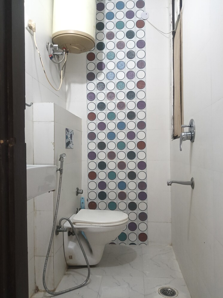 Bathroom, east of kailash 2 Bedroom 1300 Sq.Ft. Builder Floor In East Of Kailash Delhi 9787269