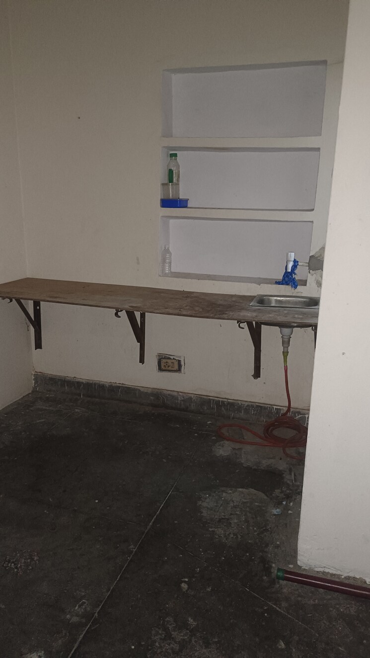 Kitchen, indira nagar 1 RK 400 Sq.Ft. Builder Floor In Indira Nagar Lucknow 9787358