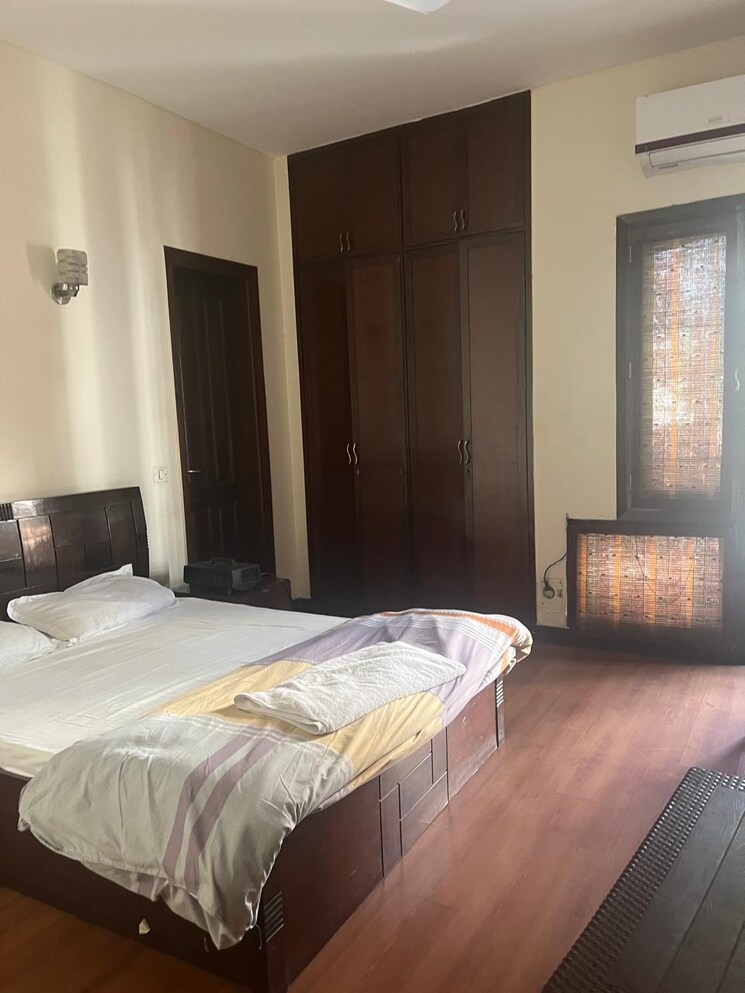 Bedroom, panchsheel park 4 Bedroom 500 Sq.Yd. Builder Floor In Panchsheel Park Delhi 9787389