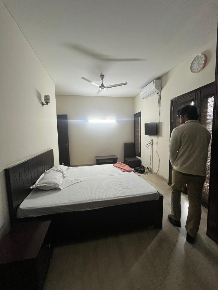 Bedroom, panchsheel park 4 Bedroom 500 Sq.Yd. Builder Floor In Panchsheel Park Delhi 9787389
