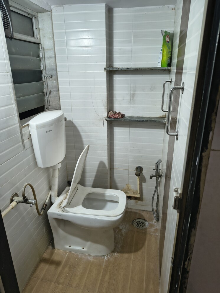 Bathroom, kurla east 1 Bedroom 400 Sq.Ft. Apartment In Kurla East Mumbai 9787454