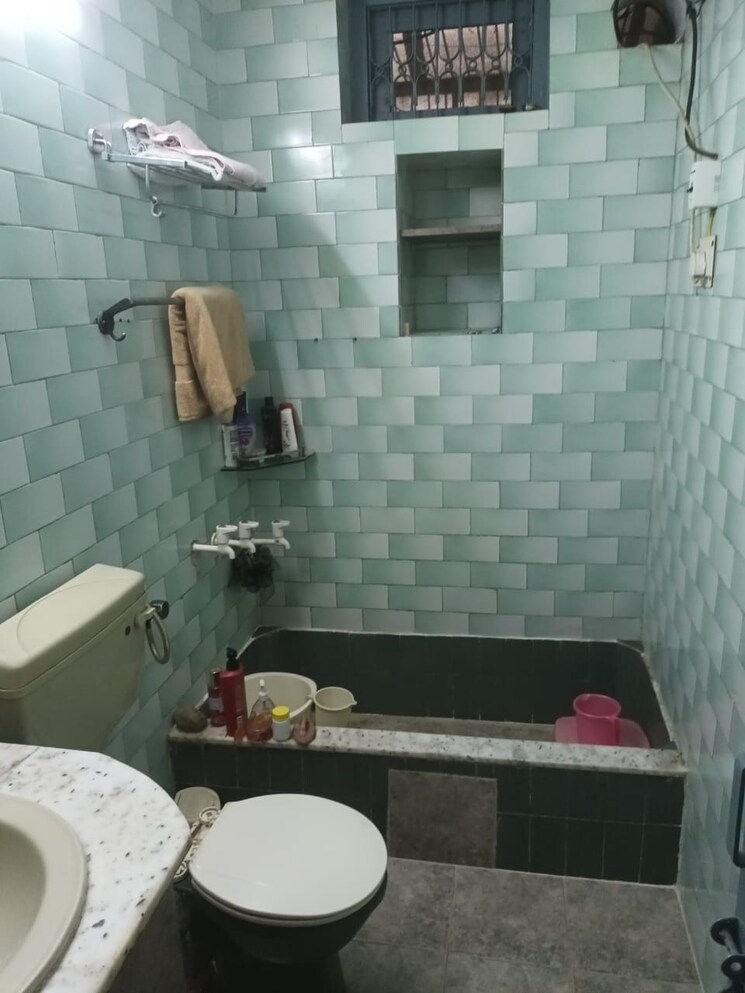 Bathroom, rwa-apartments-sector-40 2 Bedroom 1500 Sq.Ft. Builder Floor In Sector 40 Noida 9787837