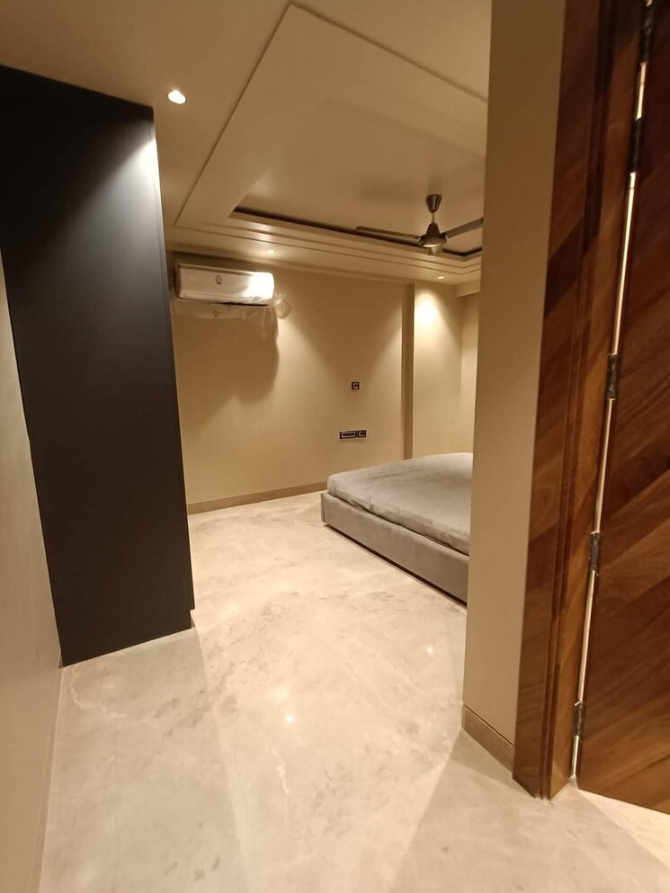 Room, dlf-cyber-park 3 Bedroom 1710 Sq.Ft. Apartment In Sector 20 Gurgaon 9787999