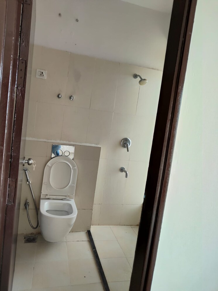 Bathroom, shree-vardhman-victoria 3 Bedroom 1950 Sq.Ft. Apartment In Sector 70 Gurgaon 9788144