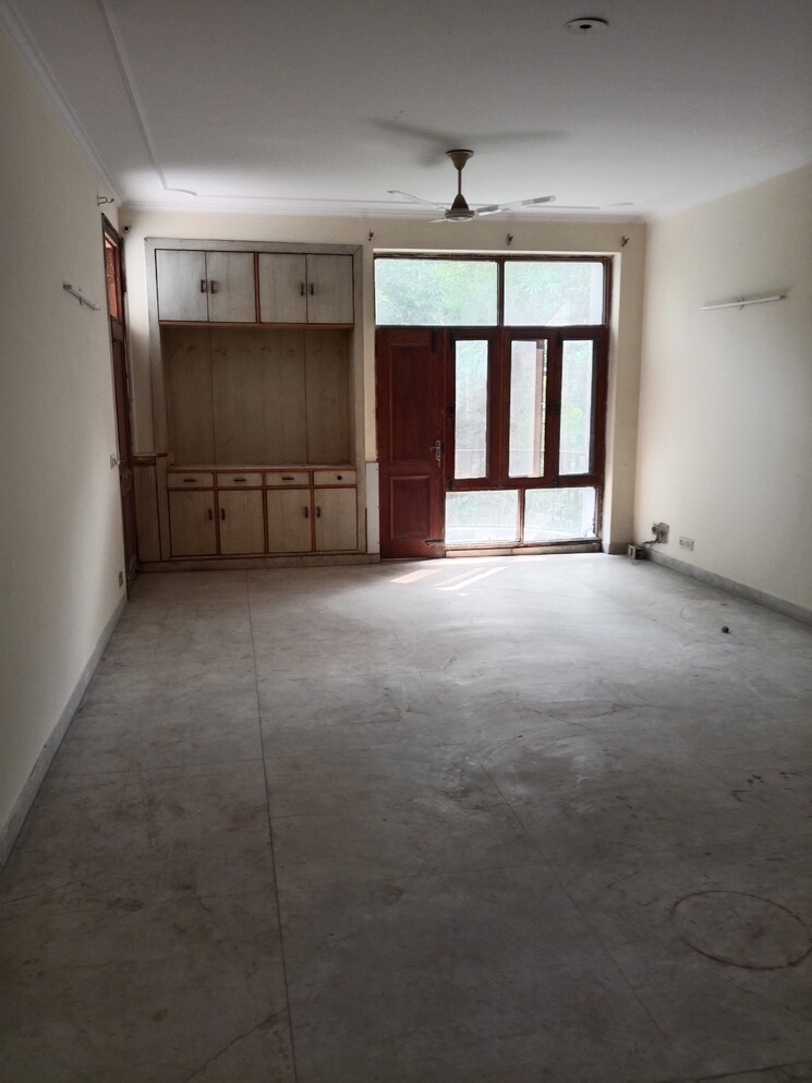 Room, rwa-apartments-sector-26 3 Bedroom 2500 Sq.Ft. Apartment In Sector 26 Noida 9788140