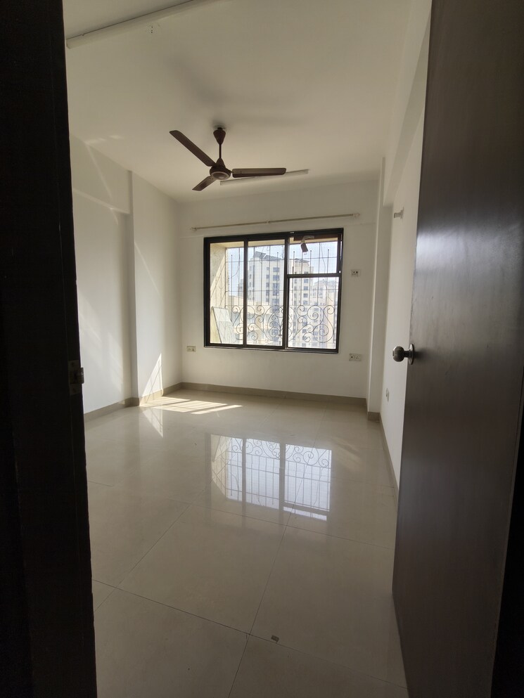 Room, lake-pleasant 2 Bedroom 750 Sq.Ft. Apartment In Powai Mumbai 9788206