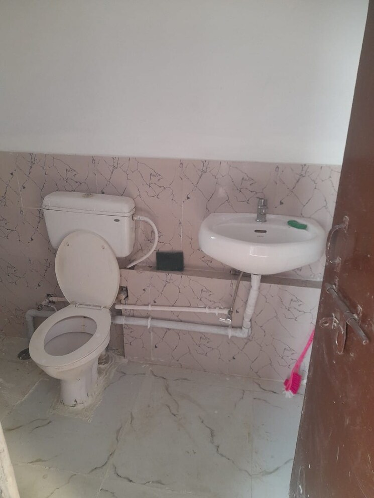 Bathroom, tdi-the-retreat 3 Bedroom 2250 Sq.Ft. Apartment In Sector 89 Faridabad 9788266