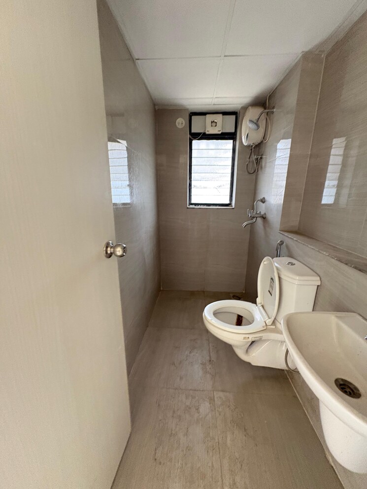 Bathroom, runwal-gardens-phase-i 3 Bedroom 904 Sq.Ft. Apartment In Dombivli East Thane 9788262