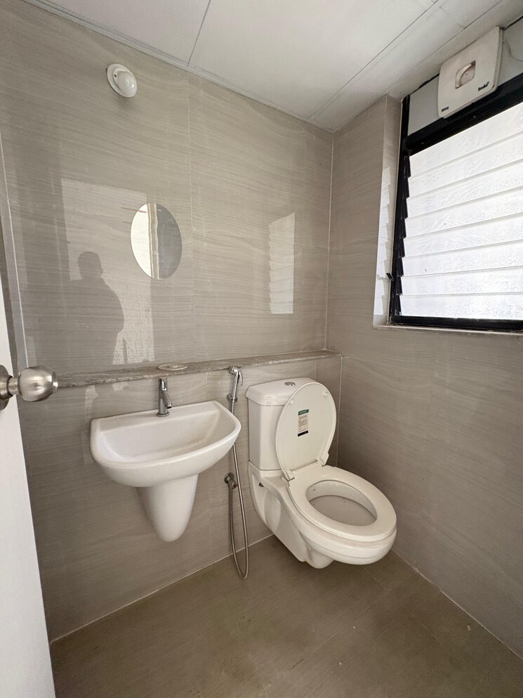 Bathroom, runwal-gardens-phase-i 3 Bedroom 904 Sq.Ft. Apartment In Dombivli East Thane 9788262