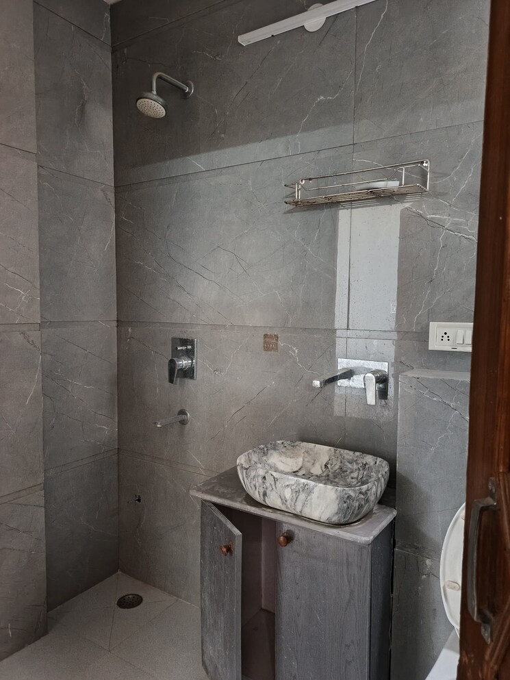 Bathroom, sector 22 dwarka 3 Bedroom 1500 Sq.Ft. Apartment In Sector 22 Dwarka Delhi 9788334
