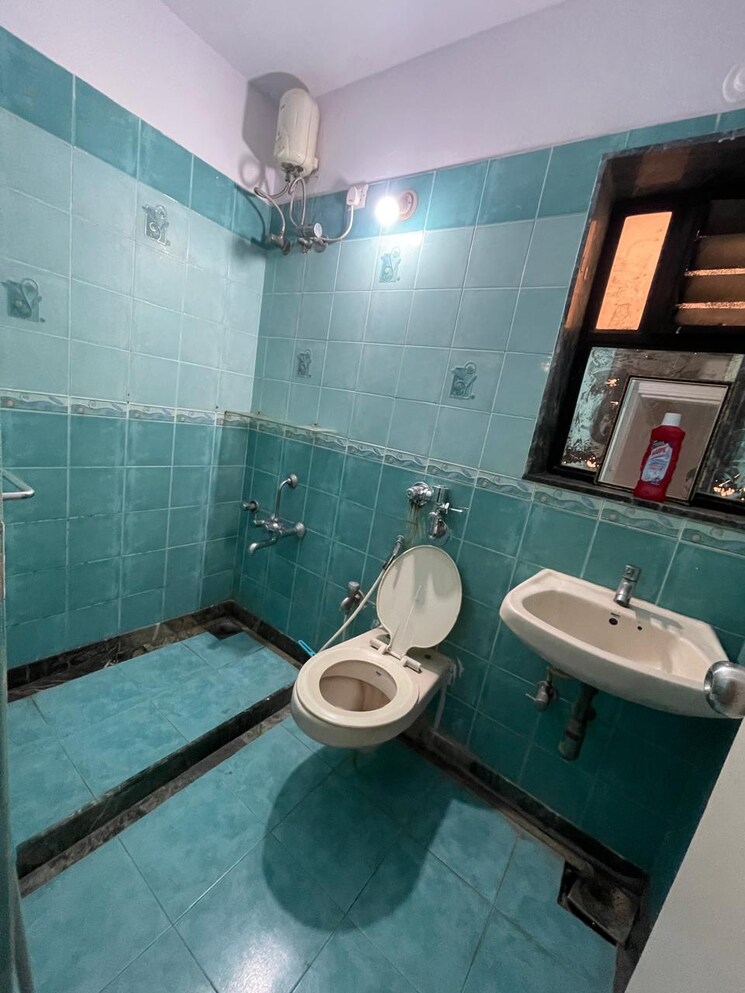 Bathroom, manavsthal-heights 2 Bedroom 1050 Sq.Ft. Apartment In Andheri East Mumbai 9788375