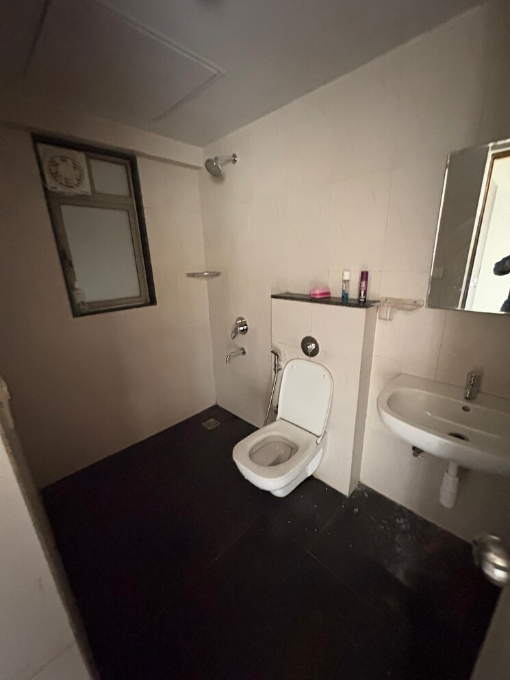 Bathroom, lodha-palava-exotica 2 Bedroom 960 Sq.Ft. Apartment In Dombivli East Thane 9788350