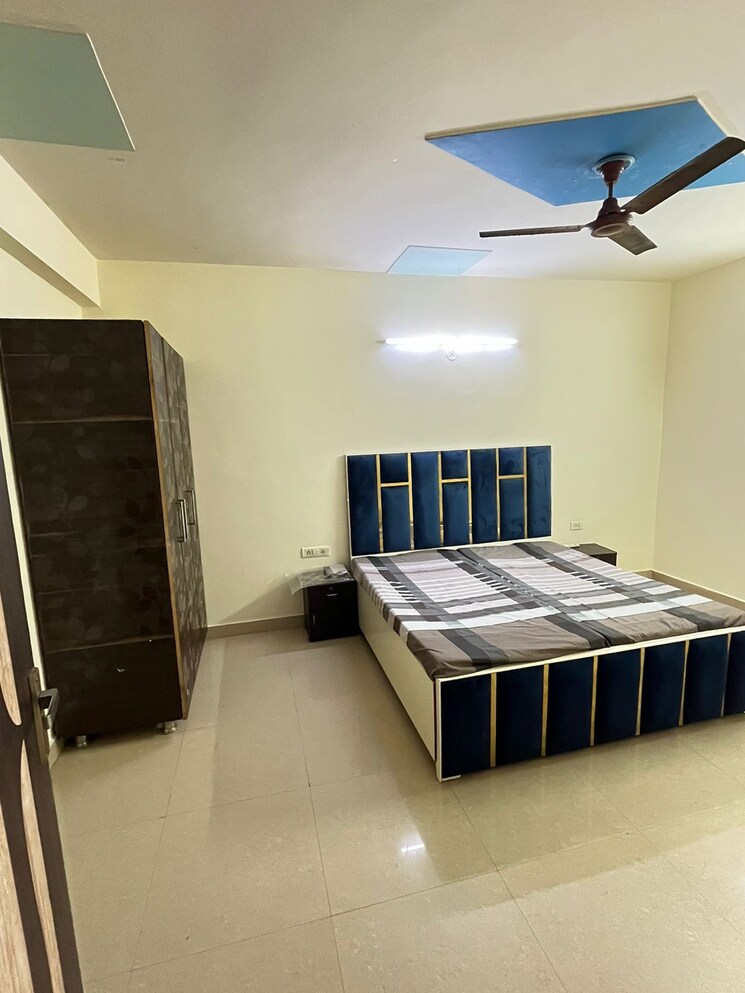 Bedroom, shivalik colony 2 Bedroom 200 Sq.Yd. Apartment In Shivalik Colony Delhi 9788395