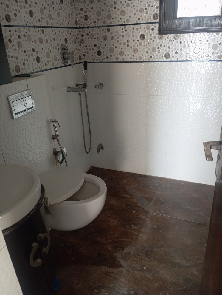 Bathroom, zara-rossa 2 Bedroom 900 Sq.Ft. Apartment In Sector 112 Gurgaon 9788402