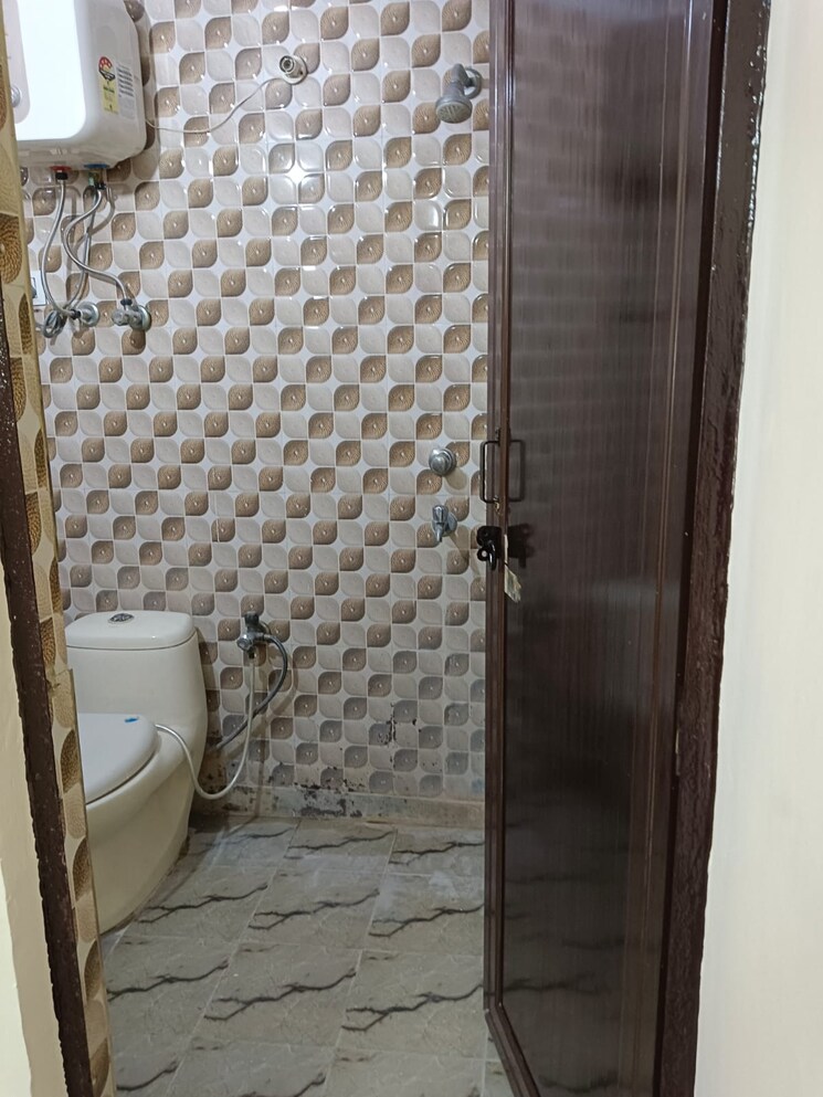 Bathroom, dayanand colony 1 Bedroom 545 Sq.Ft. Builder Floor In Dayanand Colony Delhi 9788399