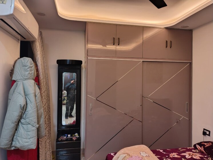 Room, sector 84 3 Bedroom 150 Sq.Yd. Builder Floor In Sector 84 Faridabad 9788457