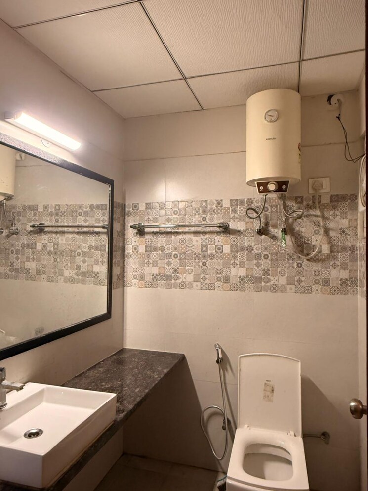 Room, paramount-golfforeste 1 Bedroom 435 Sq.Ft. Apartment In Zeta I Greater Noida Greater Noida 9788448