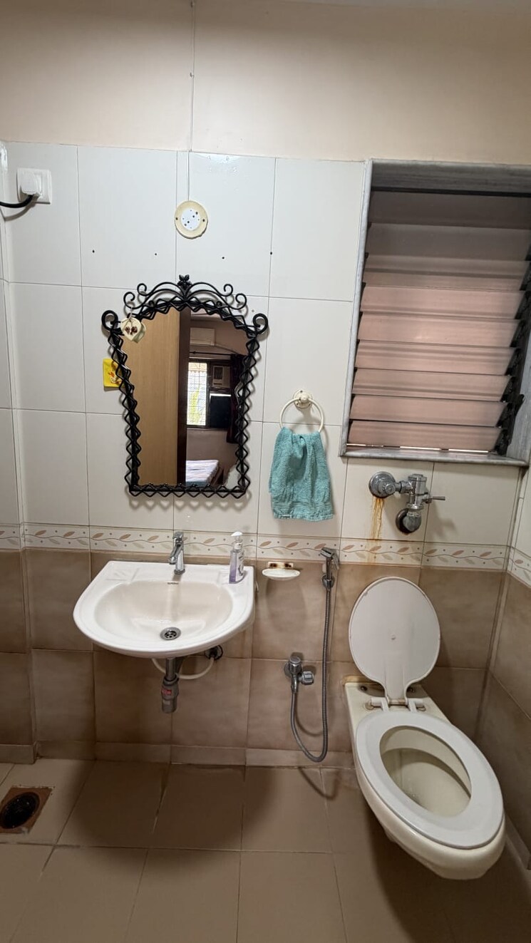 Bathroom, etco-eco-heights 2 Bedroom 800 Sq.Ft. Apartment In Andheri East Mumbai 9788474