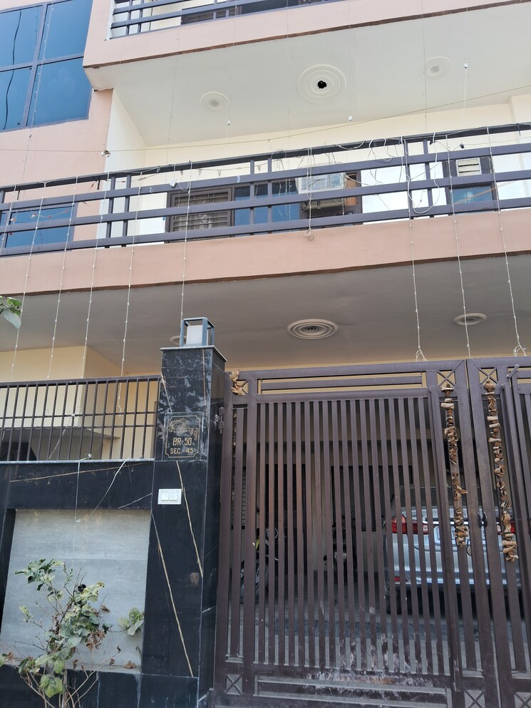 Cover Image, sector 45 5 Bedroom 121 Sq.Mt. Independent House In Sector 45 Noida 9788468