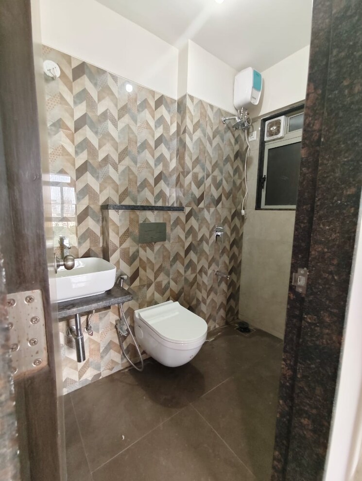 Bathroom, veena-smart-homes 2 Bedroom 615 Sq.Ft. Apartment In Kandivali West Mumbai 9788522