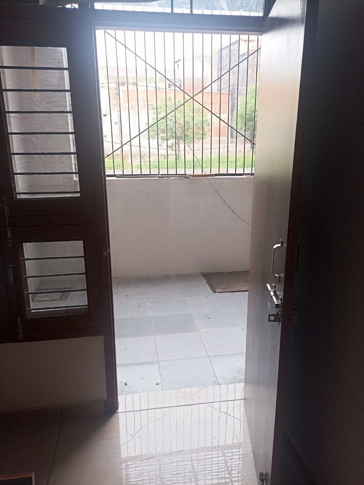 Bathroom, sarita vihar 4 Bedroom 2500 Sq.Ft. Apartment In Sarita Vihar Delhi 9788556