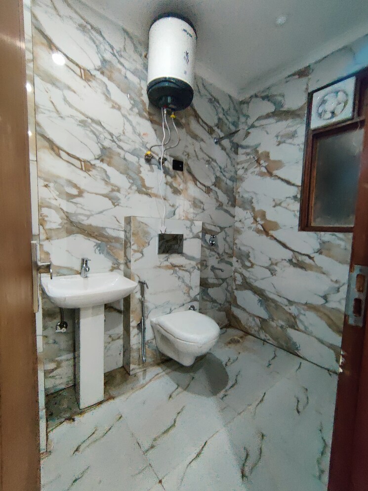 Bathroom, saket 2 Bedroom 850 Sq.Ft. Builder Floor In Saket Delhi 9788569