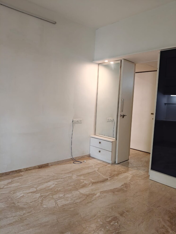 Room, clover-trump 2 Bedroom 950 Sq.Ft. Apartment In Koregaon Park Pune 9788632