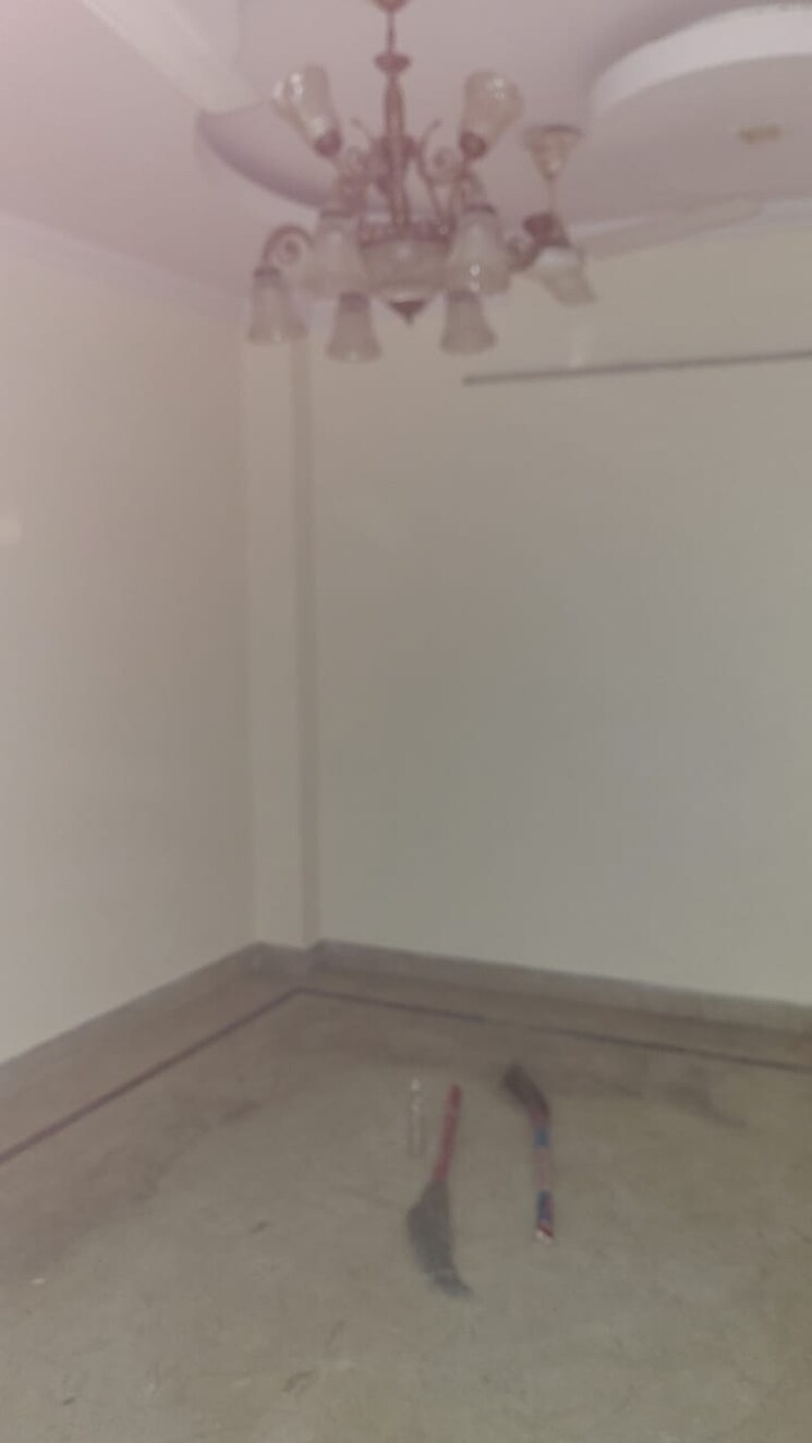 Room, govindpuri 2 Bedroom 70 Sq.Yd. Builder Floor In Govindpuri Delhi 9788699