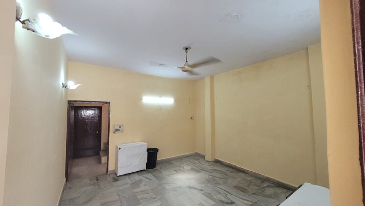 Room, govindpuri 3 Bedroom 100 Sq.Yd. Builder Floor In Govindpuri Delhi 9788744
