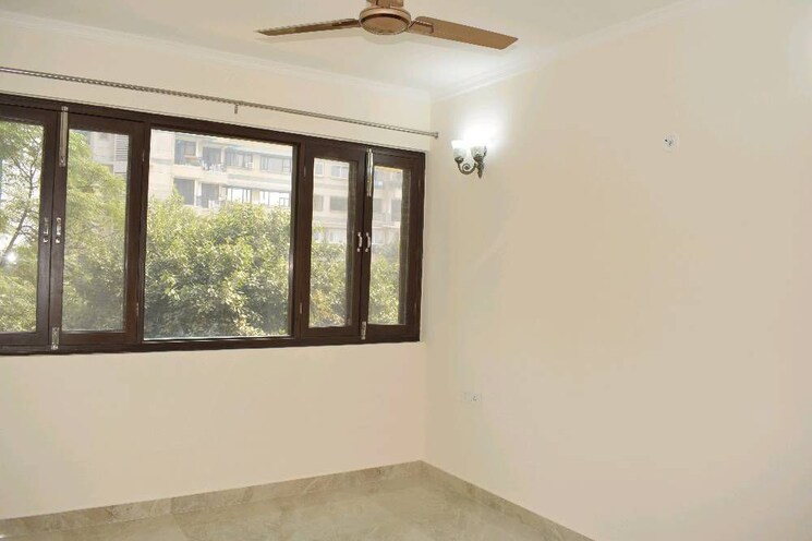 Room, sector 19 dwarka 4 Bedroom 1800 Sq.Ft. Apartment In Sector 19 Dwarka Delhi 9788877