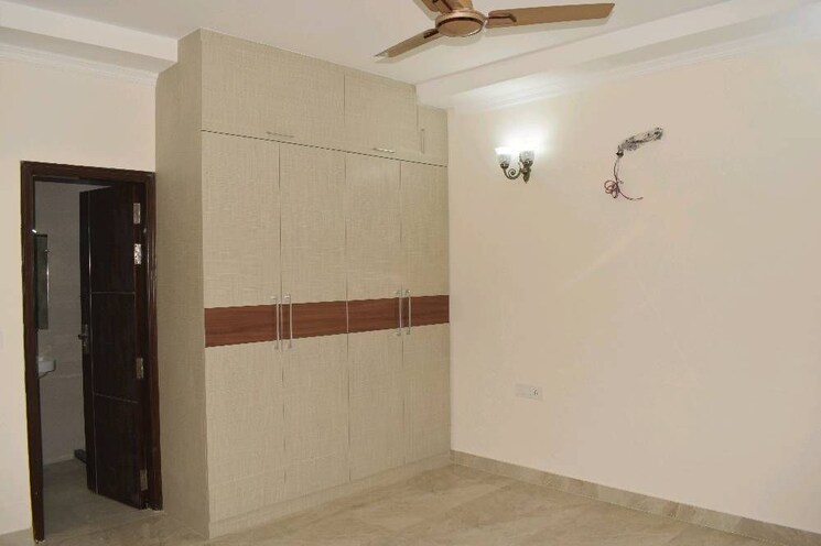 Room, sector 19 dwarka 4 Bedroom 1800 Sq.Ft. Apartment In Sector 19 Dwarka Delhi 9788877