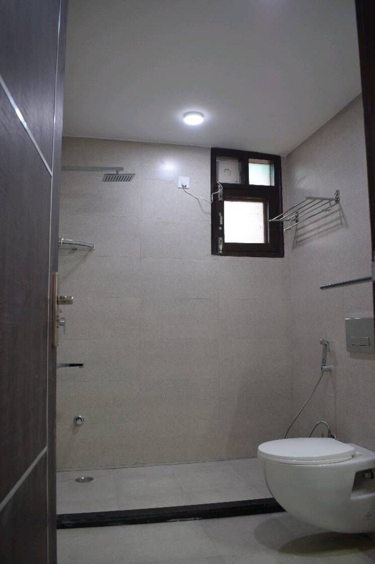 Bathroom, sector 19 dwarka 4 Bedroom 1800 Sq.Ft. Apartment In Sector 19 Dwarka Delhi 9788877