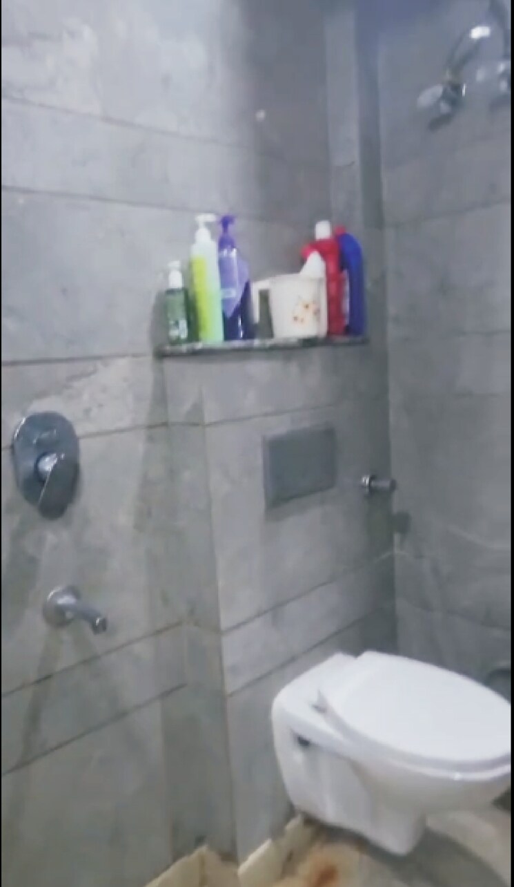Bathroom, rohini sector 6 4 Bedroom 1100 Sq.Ft. Builder Floor In Rohini Sector 6 Delhi 9789469