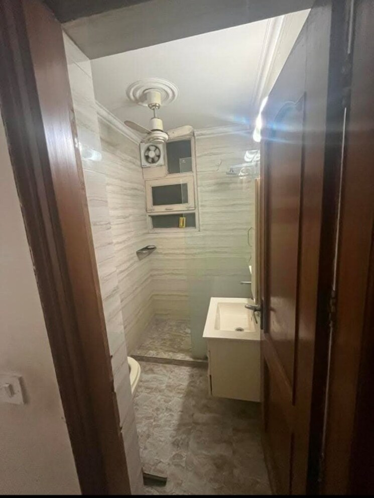 Bathroom, kalkaji 2 Bedroom 900 Sq.Ft. Builder Floor In Kalkaji Delhi 9790018