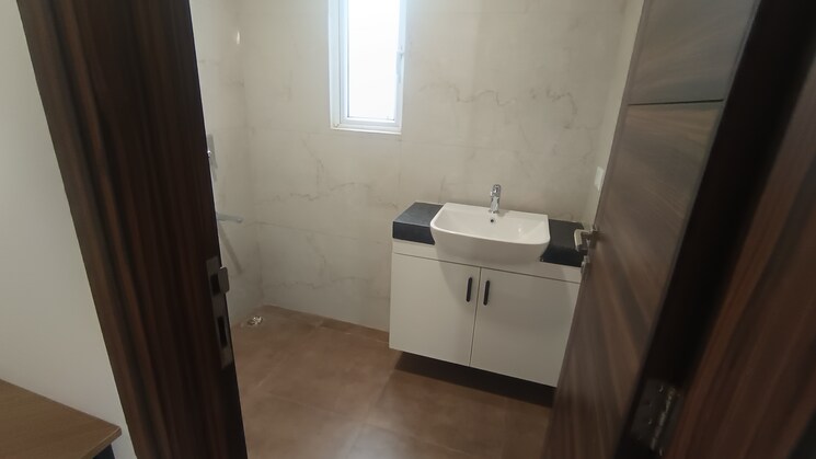 Bathroom, smart-world-gems 3 Bedroom 1550 Sq.Ft. Apartment In Sector 89 Gurgaon 9790144